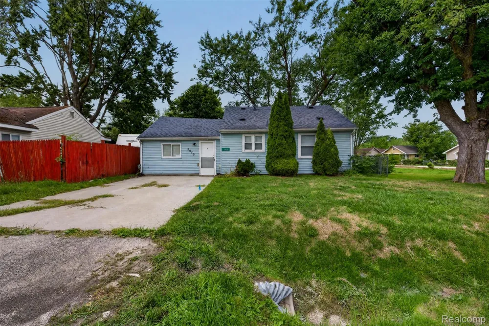 2070 Harwine Street Flint Charter Township, MI 48532