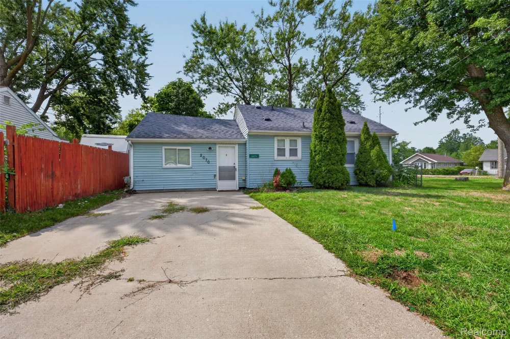 2070 Harwine Street Flint Charter Township, MI 48532