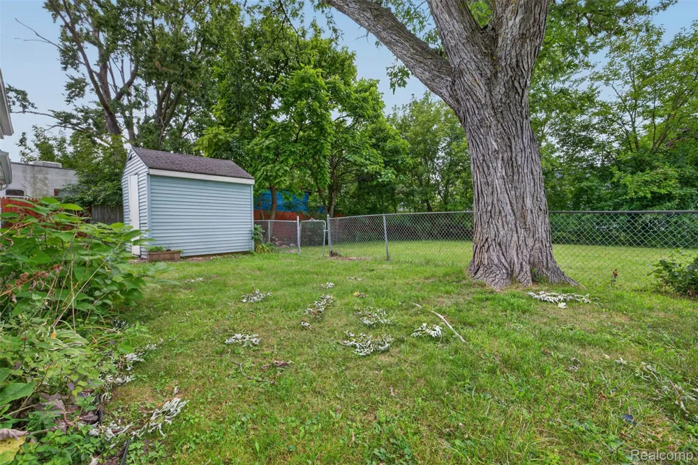 2070 Harwine Street Flint Charter Township, MI 48532