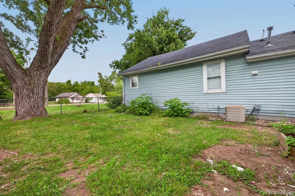 2070 Harwine Street Flint Charter Township, MI 48532