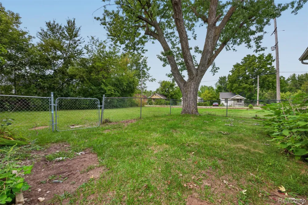 2070 Harwine Street Flint Charter Township, MI 48532
