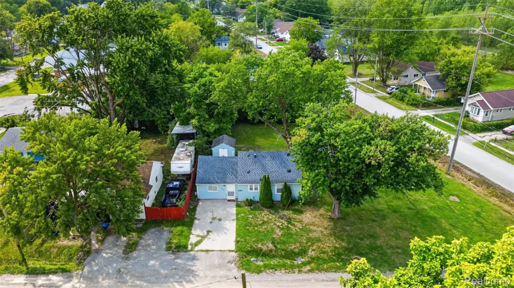 2070 Harwine Street Flint Charter Township, MI 48532
