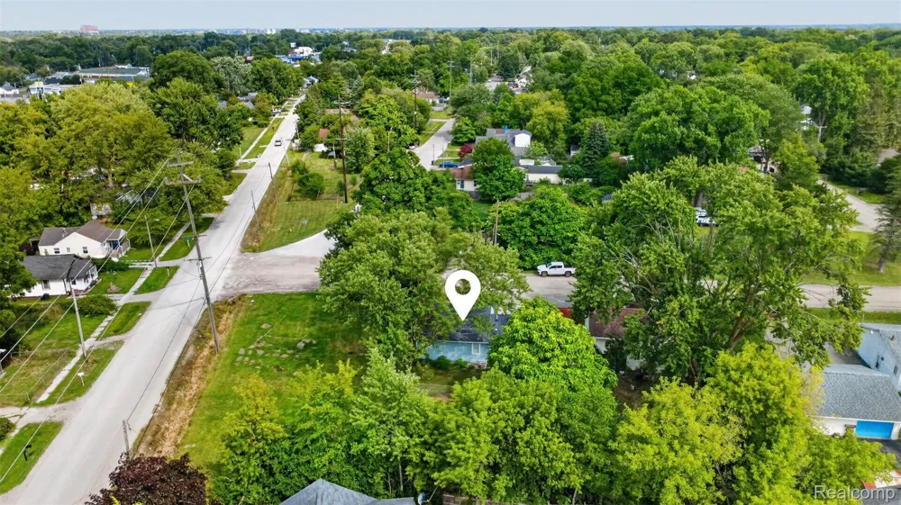 2070 Harwine Street Flint Charter Township, MI 48532
