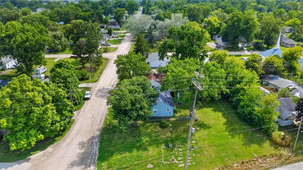 2070 Harwine Street Flint Charter Township, MI 48532