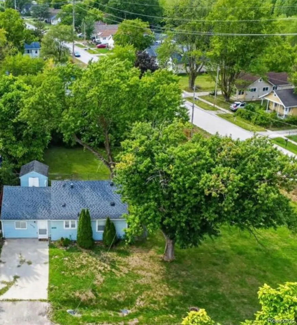 2070 Harwine Street Flint Charter Township, MI 48532