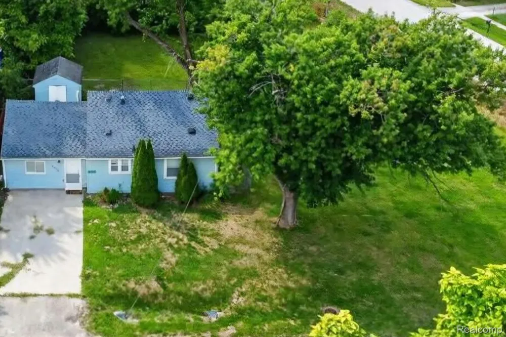 2070 Harwine Street Flint Charter Township, MI 48532