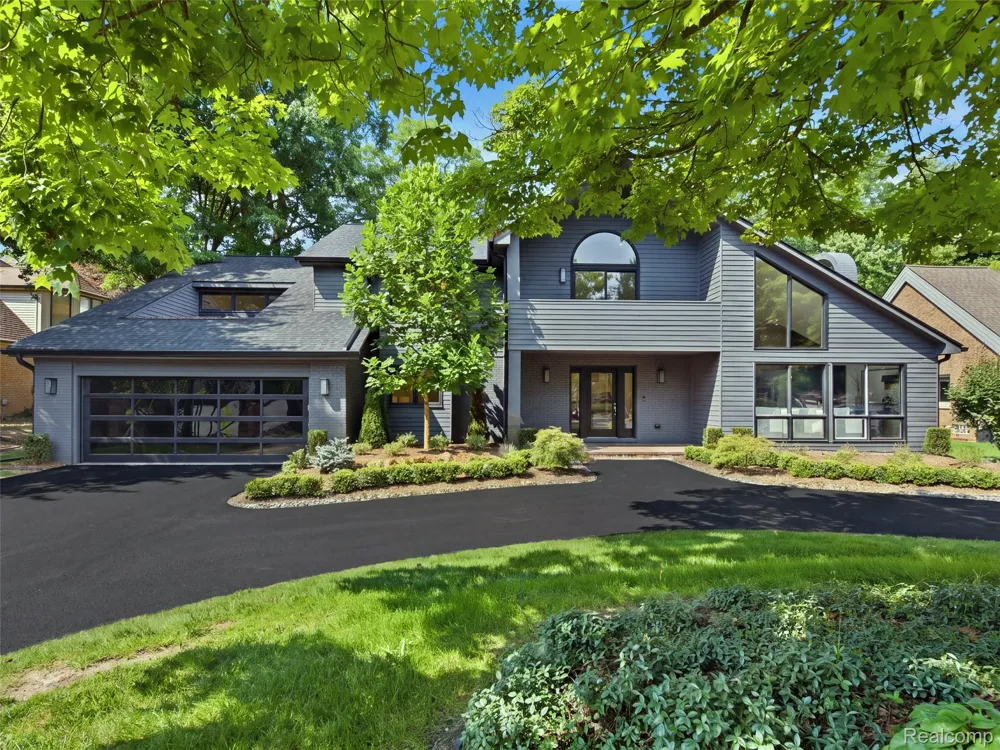 3228 Pine Lake Road West Bloomfield Charter Township, MI 48324