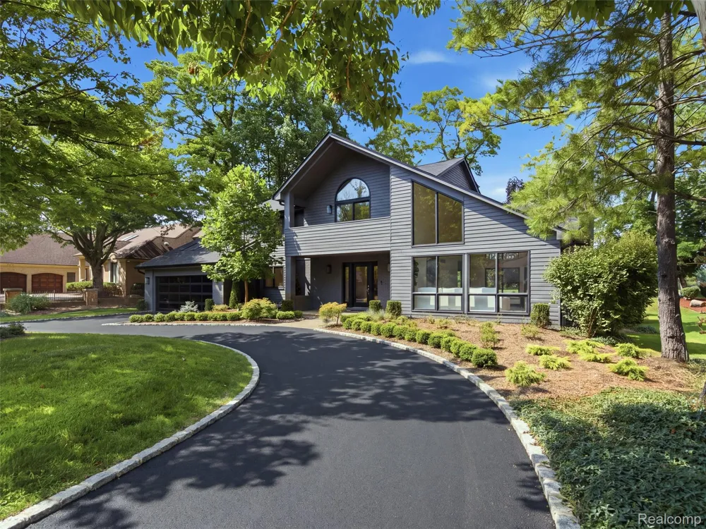 3228 Pine Lake Road West Bloomfield Charter Township, MI 48324
