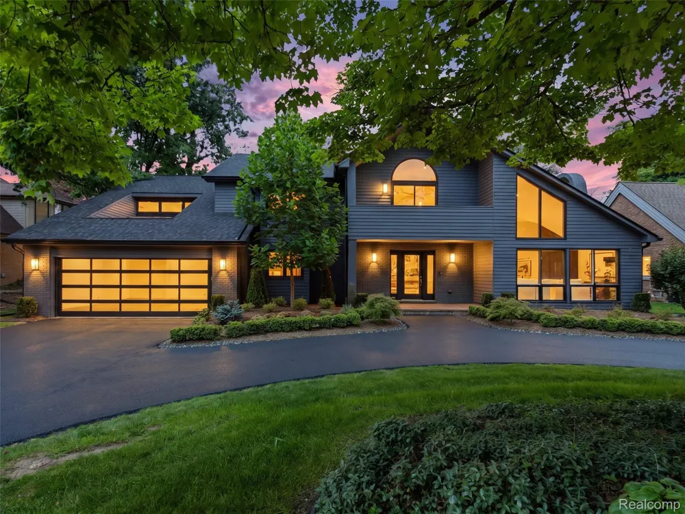 3228 Pine Lake Road West Bloomfield Charter Township, MI 48324