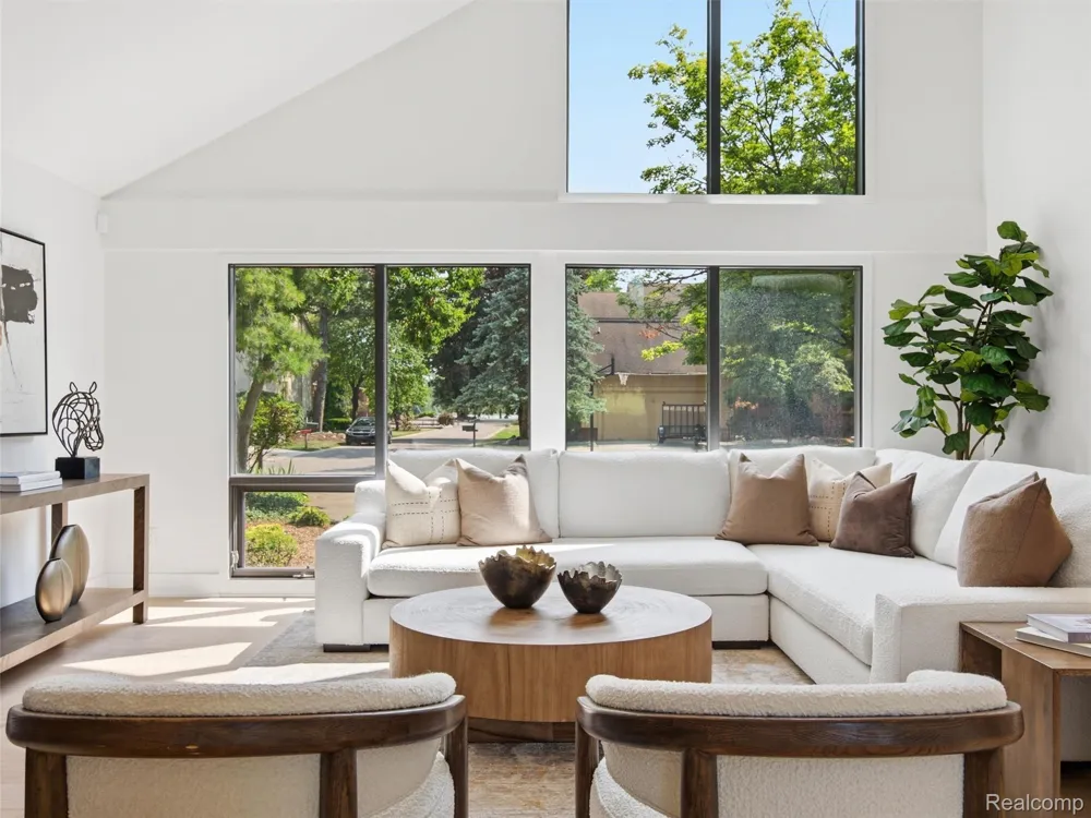 3228 Pine Lake Road West Bloomfield Charter Township, MI 48324