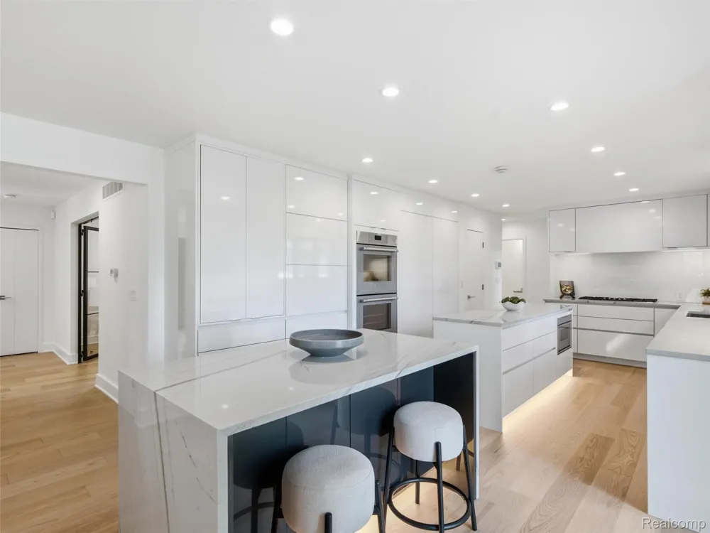 3228 Pine Lake Road West Bloomfield Charter Township, MI 48324