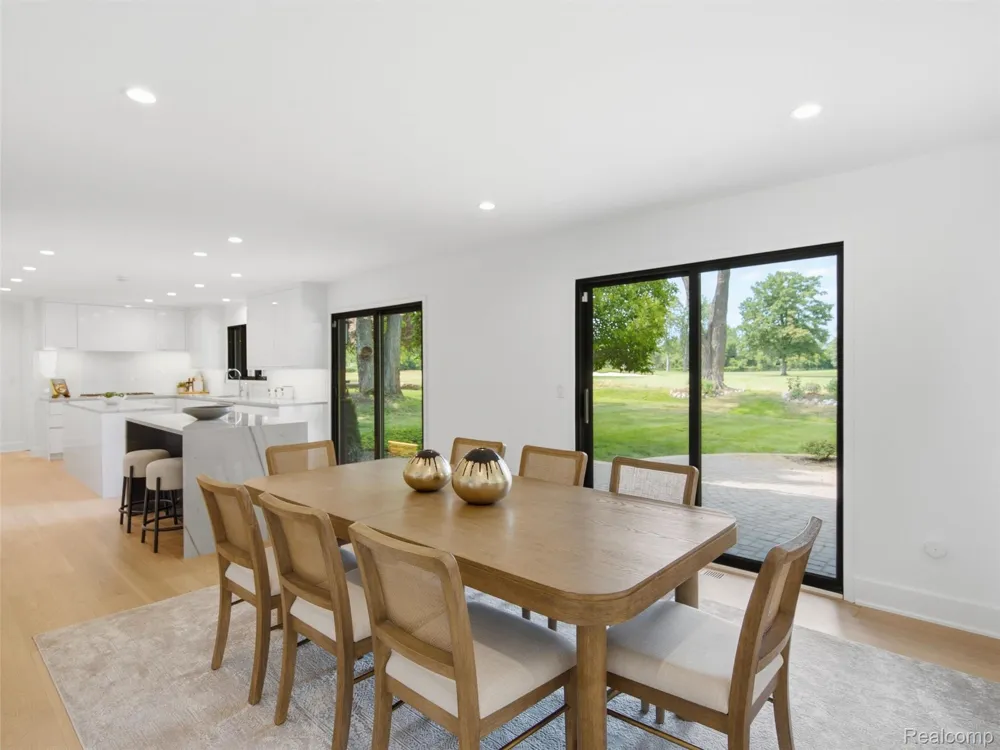 3228 Pine Lake Road West Bloomfield Charter Township, MI 48324