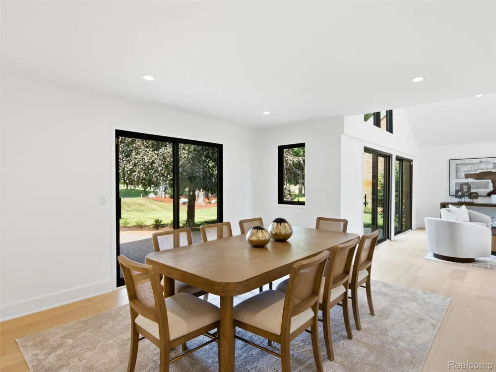 3228 Pine Lake Road West Bloomfield Charter Township, MI 48324