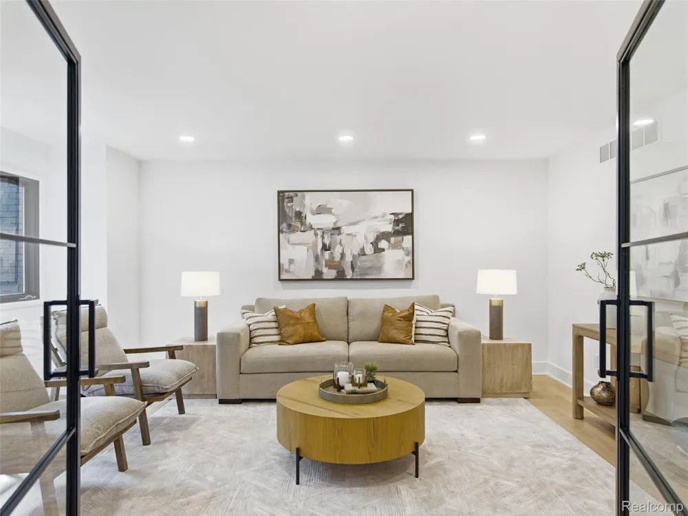 3228 Pine Lake Road West Bloomfield Charter Township, MI 48324