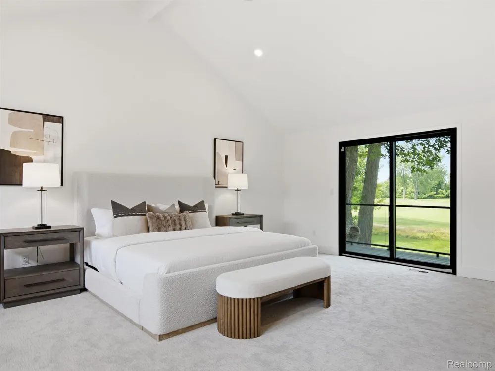 3228 Pine Lake Road West Bloomfield Charter Township, MI 48324