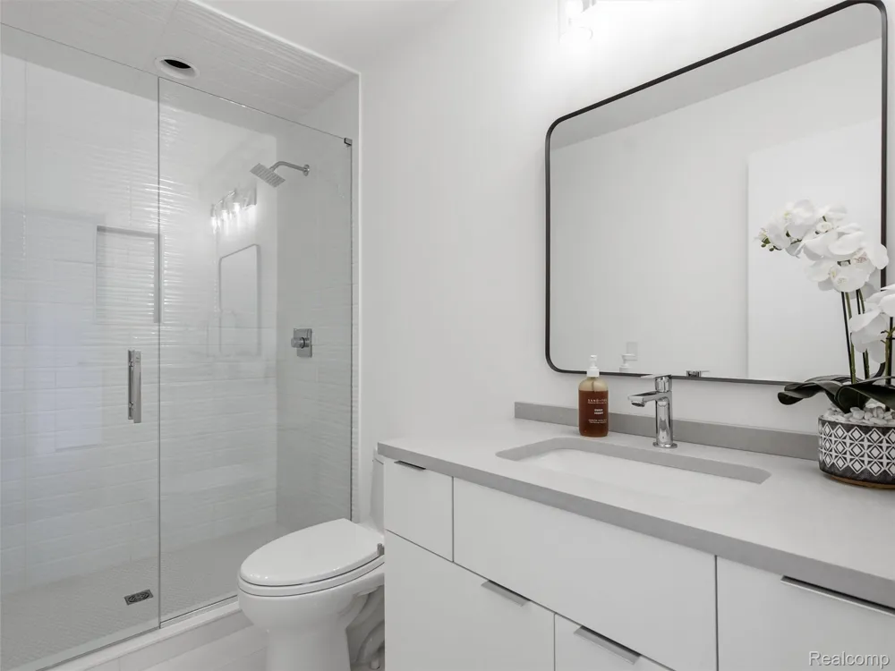 3228 Pine Lake Road West Bloomfield Charter Township, MI 48324