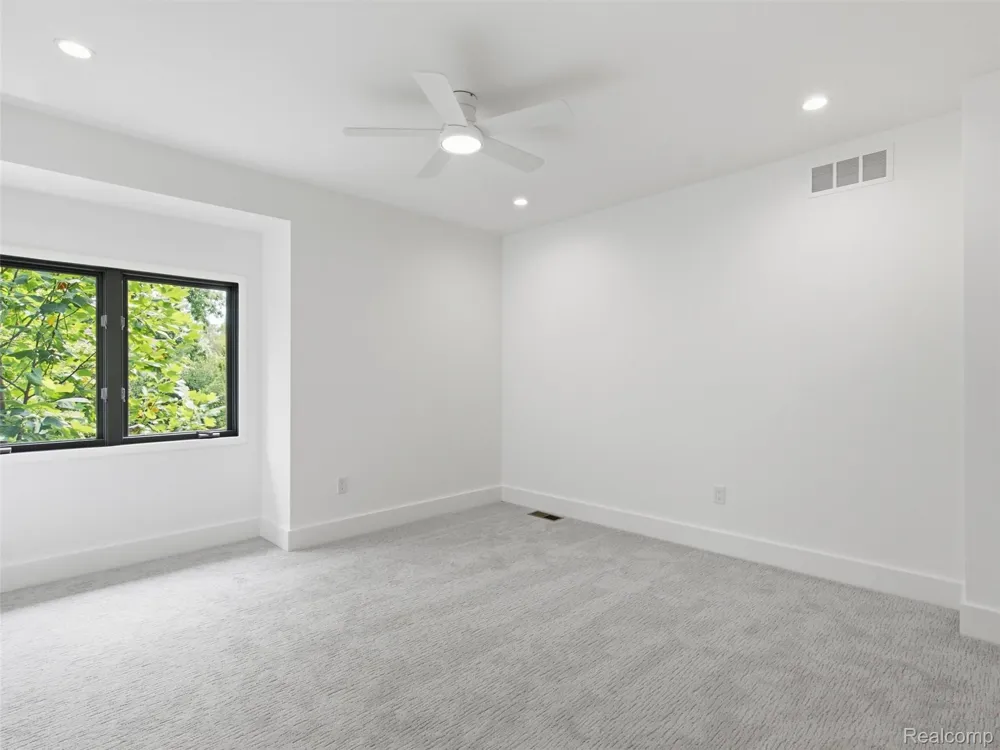 3228 Pine Lake Road West Bloomfield Charter Township, MI 48324