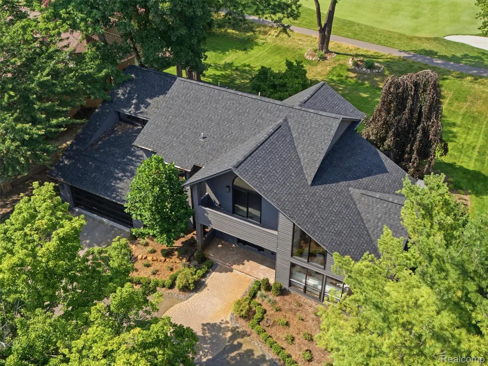 3228 Pine Lake Road West Bloomfield Charter Township, MI 48324
