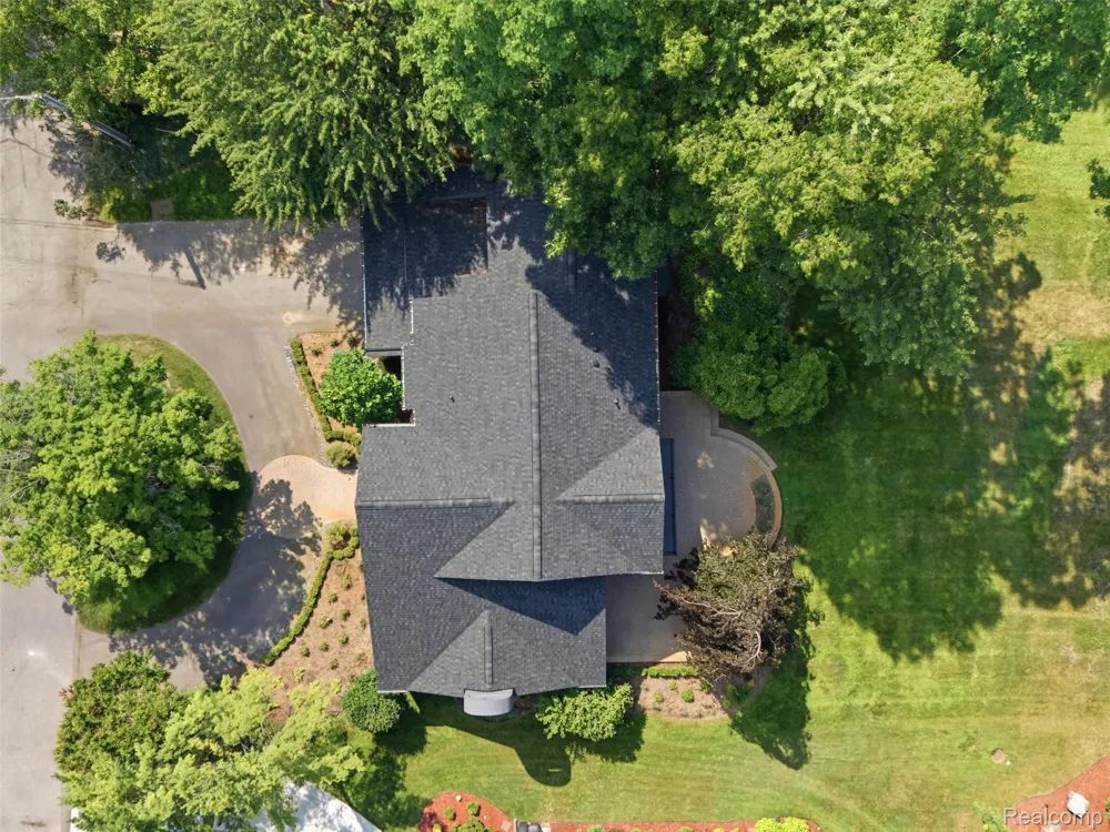3228 Pine Lake Road West Bloomfield Charter Township, MI 48324