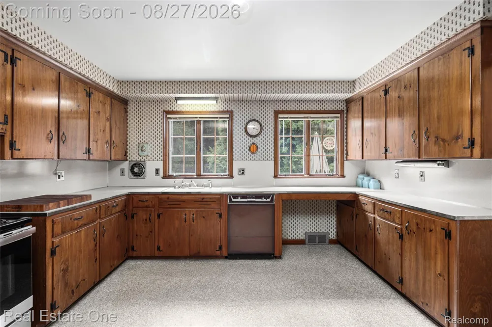 4195 Orchard Way Bloomfield Charter Township, MI 48301