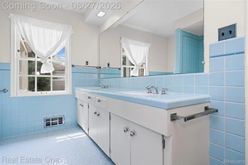 4195 Orchard Way Bloomfield Charter Township, MI 48301