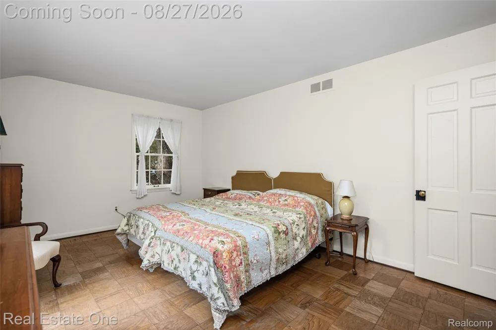 4195 Orchard Way Bloomfield Charter Township, MI 48301