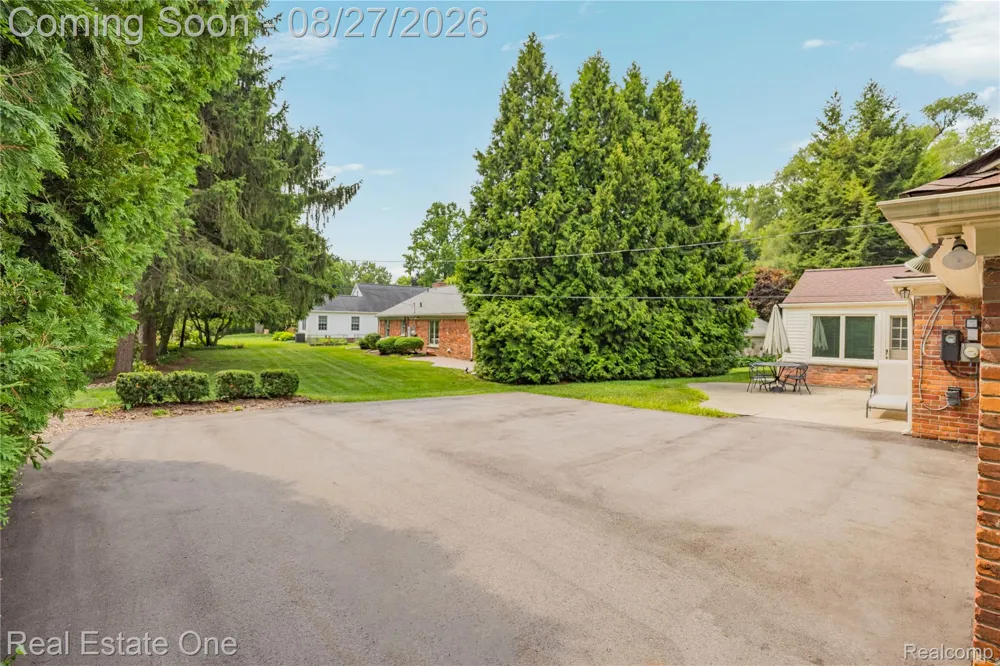 4195 Orchard Way Bloomfield Charter Township, MI 48301