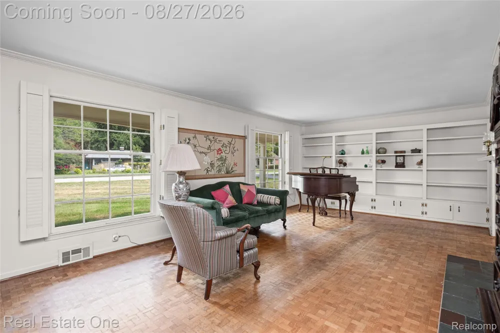 4195 Orchard Way Bloomfield Charter Township, MI 48301