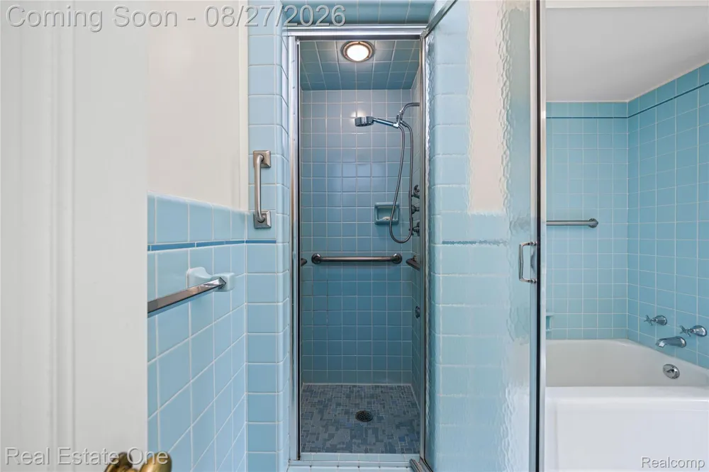 4195 Orchard Way Bloomfield Charter Township, MI 48301
