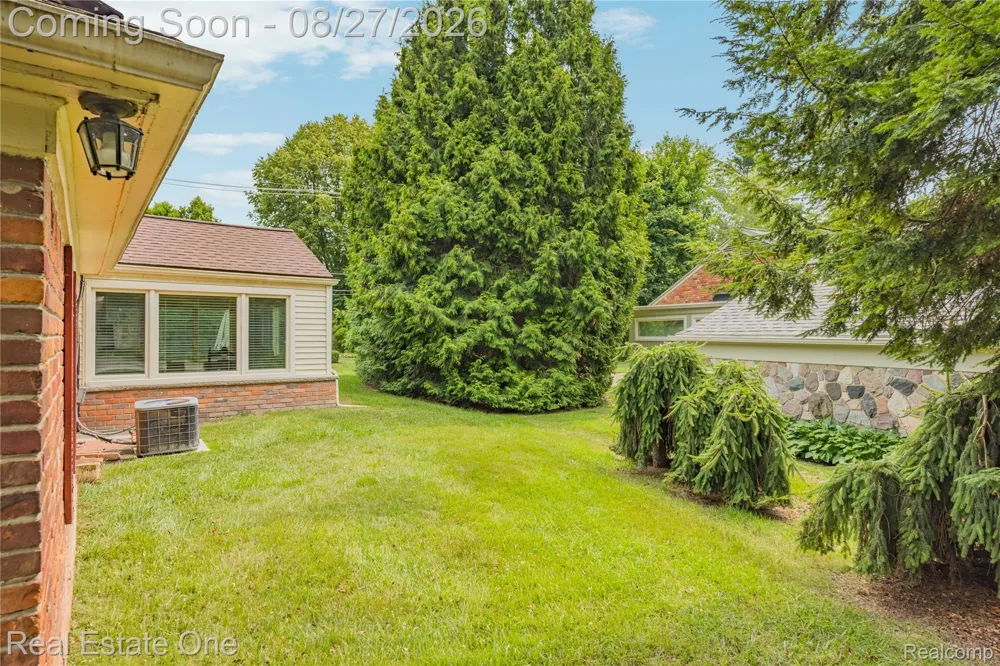 4195 Orchard Way Bloomfield Charter Township, MI 48301