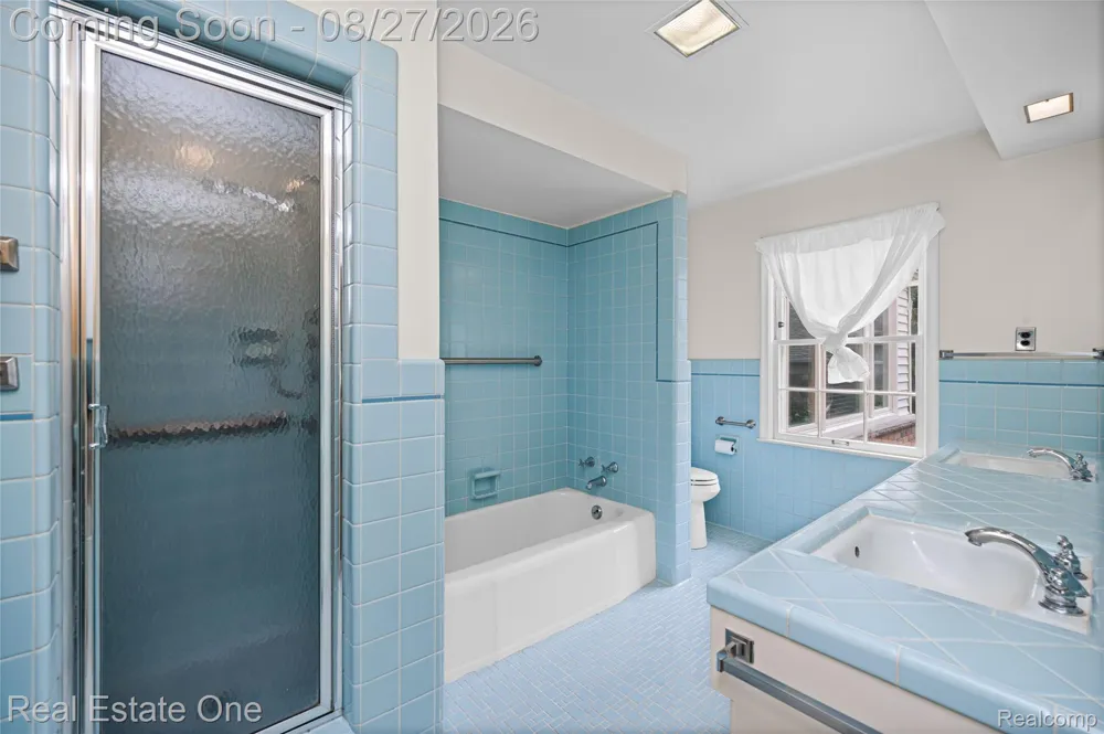4195 Orchard Way Bloomfield Charter Township, MI 48301