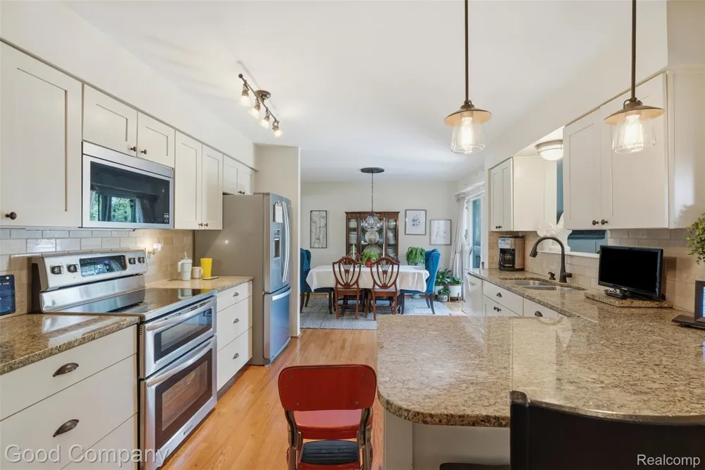 38630 Meeting House Lane Livonia City, MI 48154