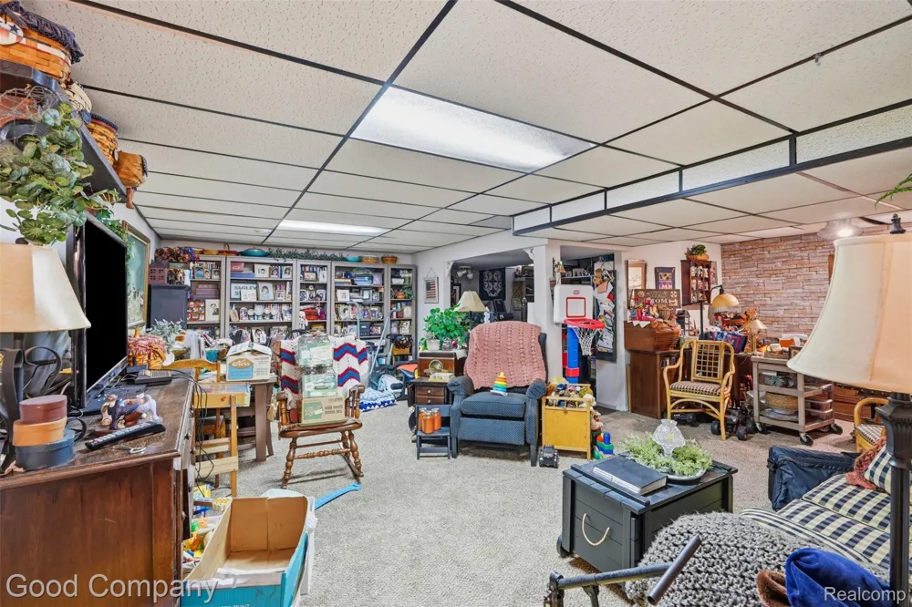 38630 Meeting House Lane Livonia City, MI 48154