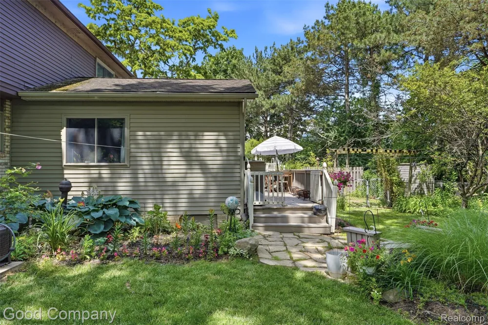 38630 Meeting House Lane Livonia City, MI 48154