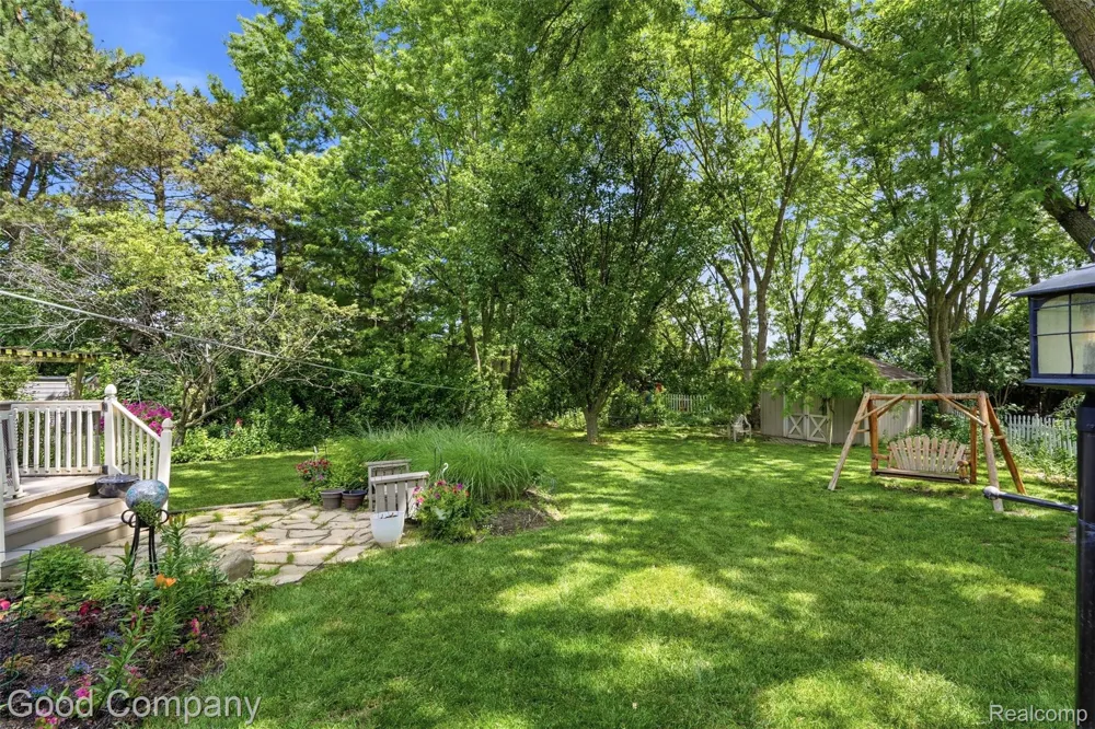 38630 Meeting House Lane Livonia City, MI 48154