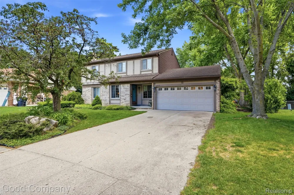 38630 Meeting House Lane Livonia City, MI 48154