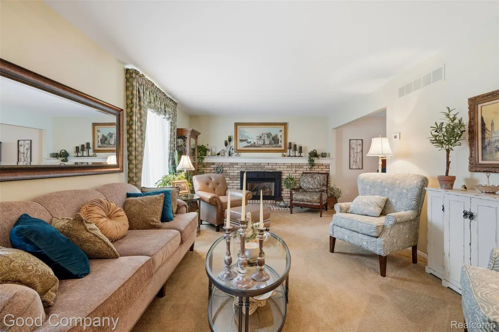 38630 Meeting House Lane Livonia City, MI 48154