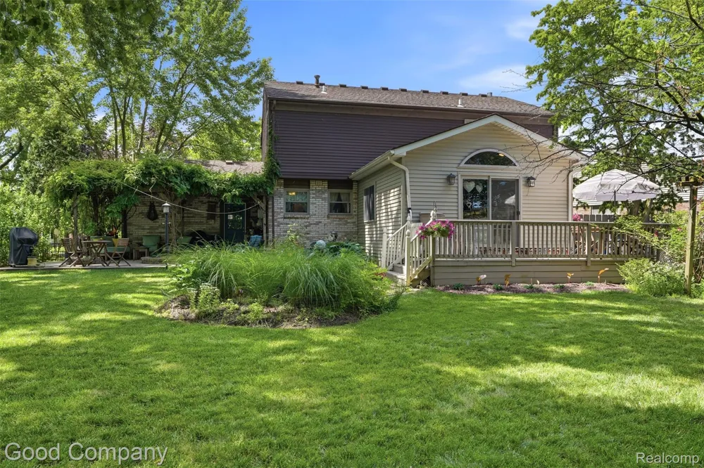 38630 Meeting House Lane Livonia City, MI 48154