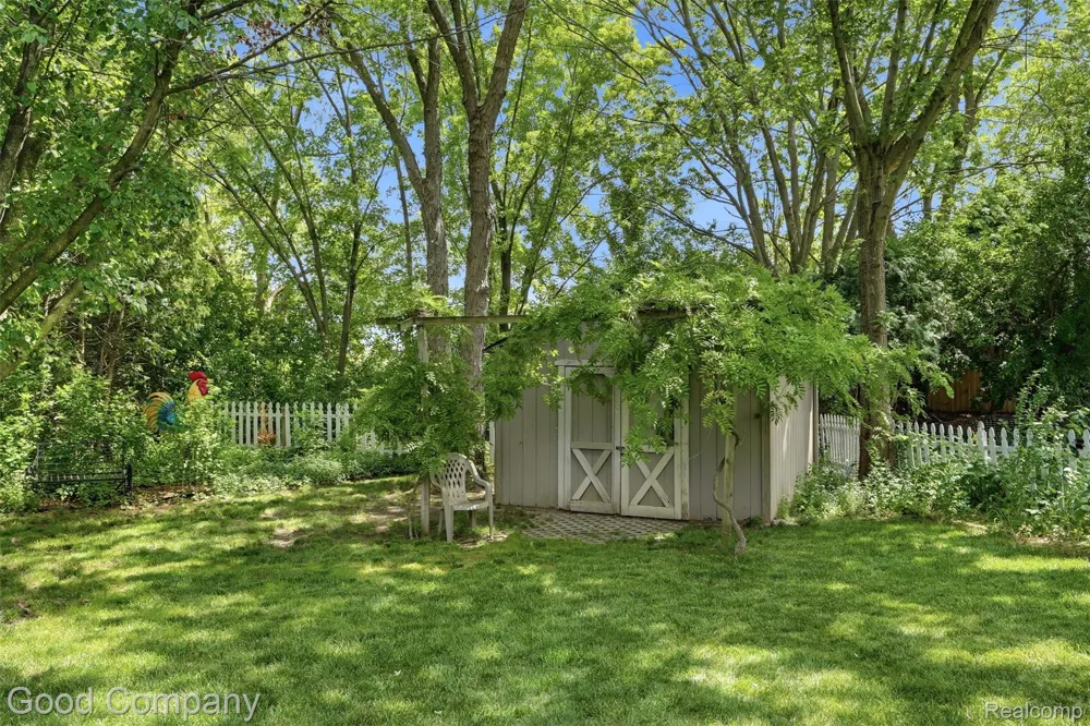 38630 Meeting House Lane Livonia City, MI 48154