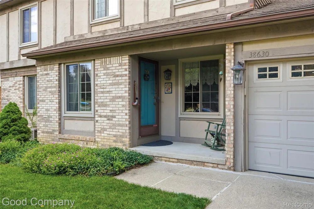 38630 Meeting House Lane Livonia City, MI 48154