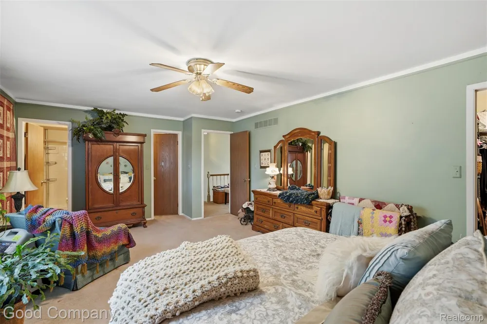 38630 Meeting House Lane Livonia City, MI 48154