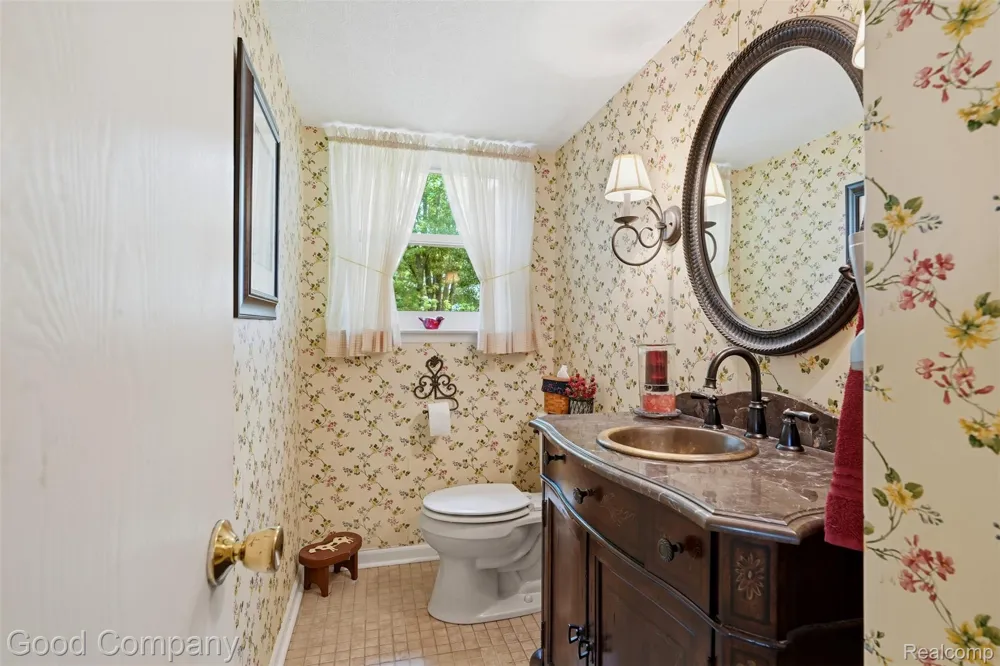 38630 Meeting House Lane Livonia City, MI 48154