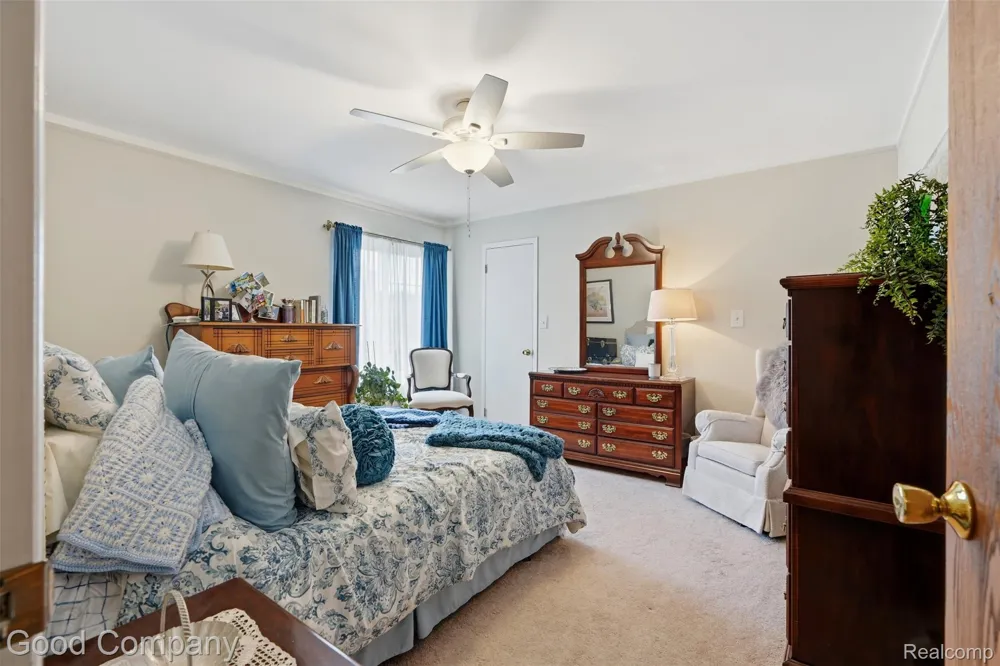 38630 Meeting House Lane Livonia City, MI 48154