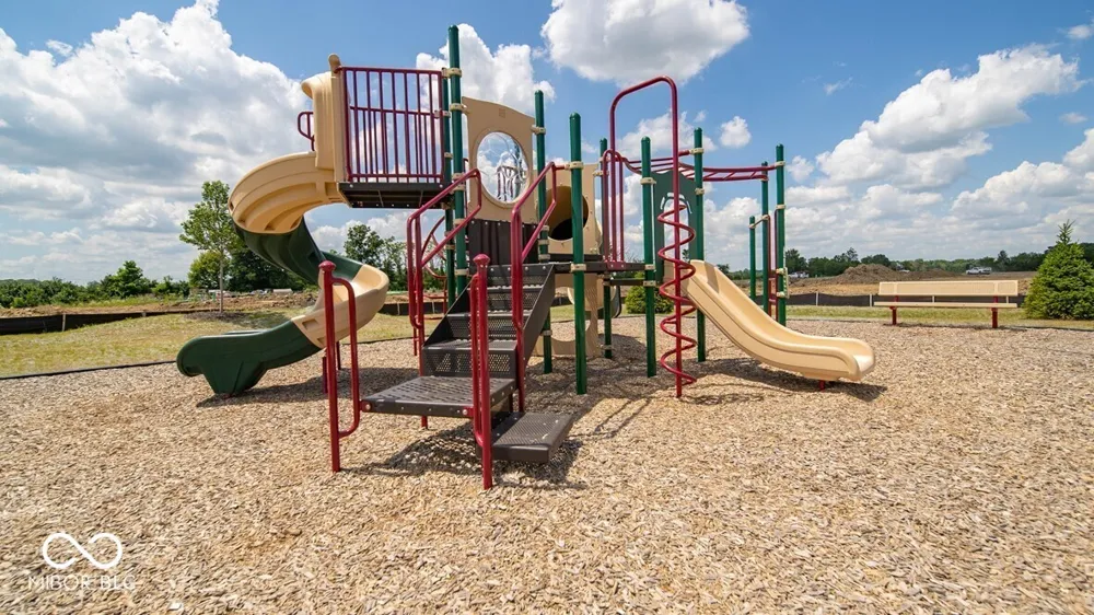 6162 Wasco Drive Whitestown, IN 46075