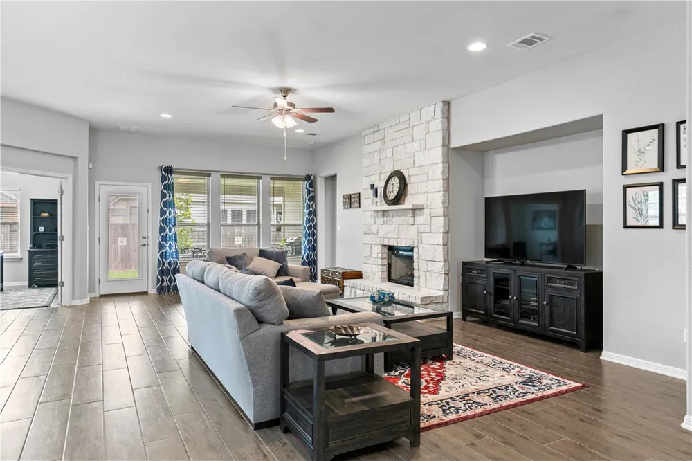 20217 Great Egret Lane Pflugerville, TX 78660