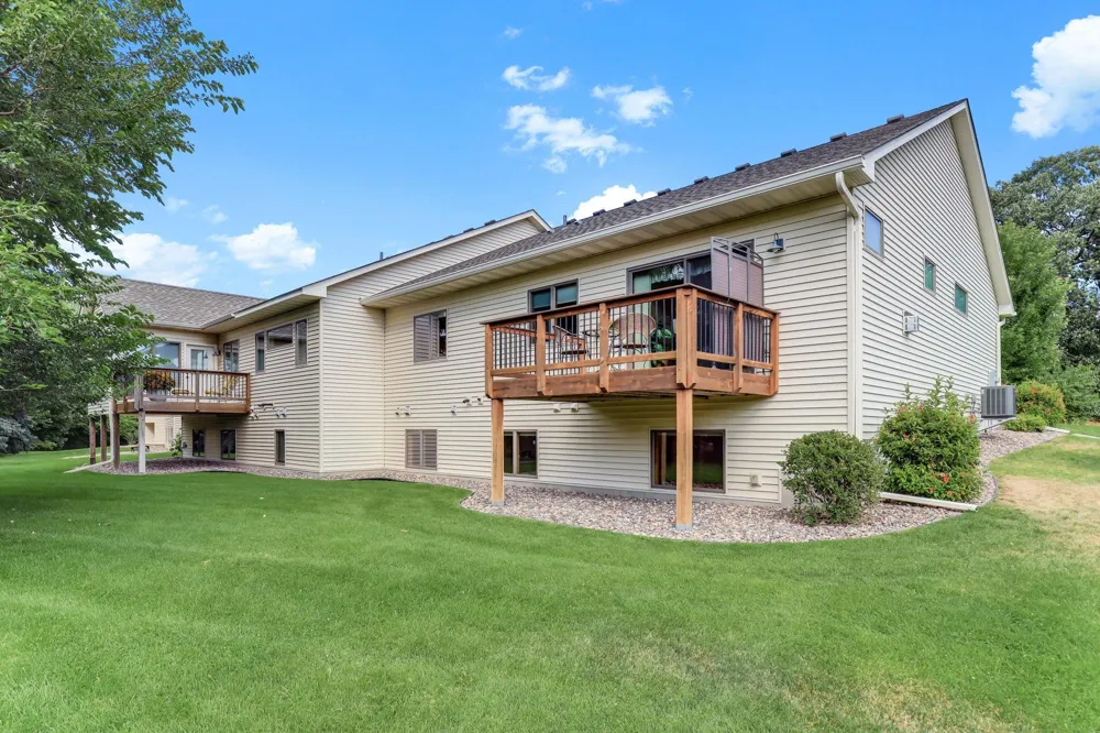 2061 Cardinal Glen North Saint Paul, MN 55109
