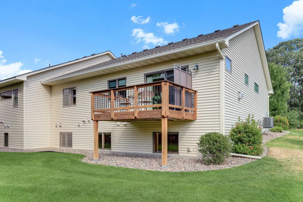 2061 Cardinal Glen North Saint Paul, MN 55109
