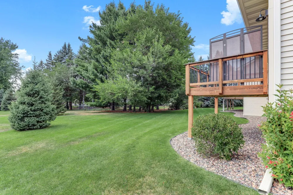 2061 Cardinal Glen North Saint Paul, MN 55109