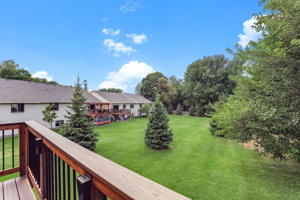 2061 Cardinal Glen North Saint Paul, MN 55109