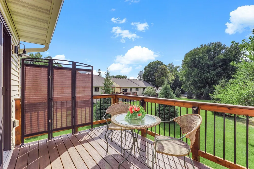 2061 Cardinal Glen North Saint Paul, MN 55109